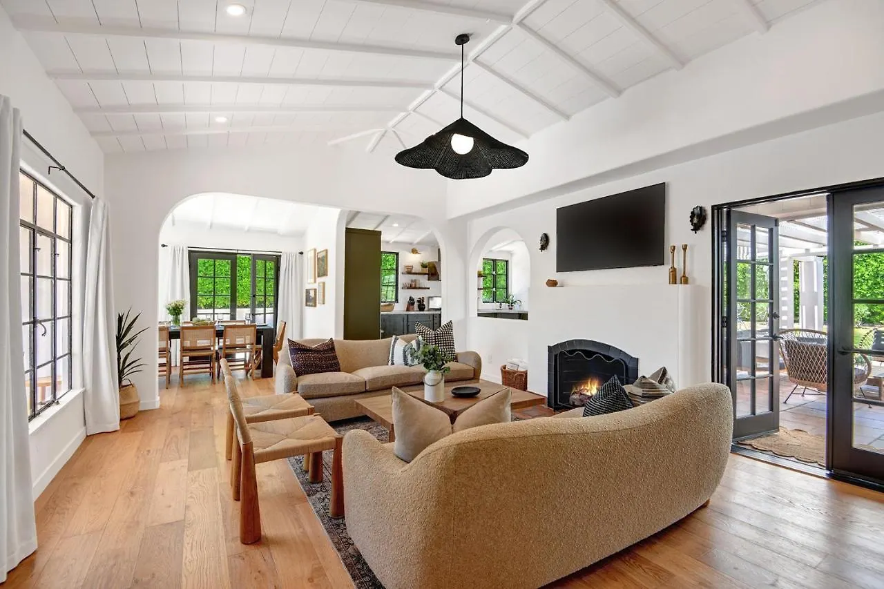 Famous Movie Colony Estate- Casa De Amigos Estate- Ultra Luxe, Pool, Spa, Firepit 4Bd, 3.5Bth Палм-Спрингс